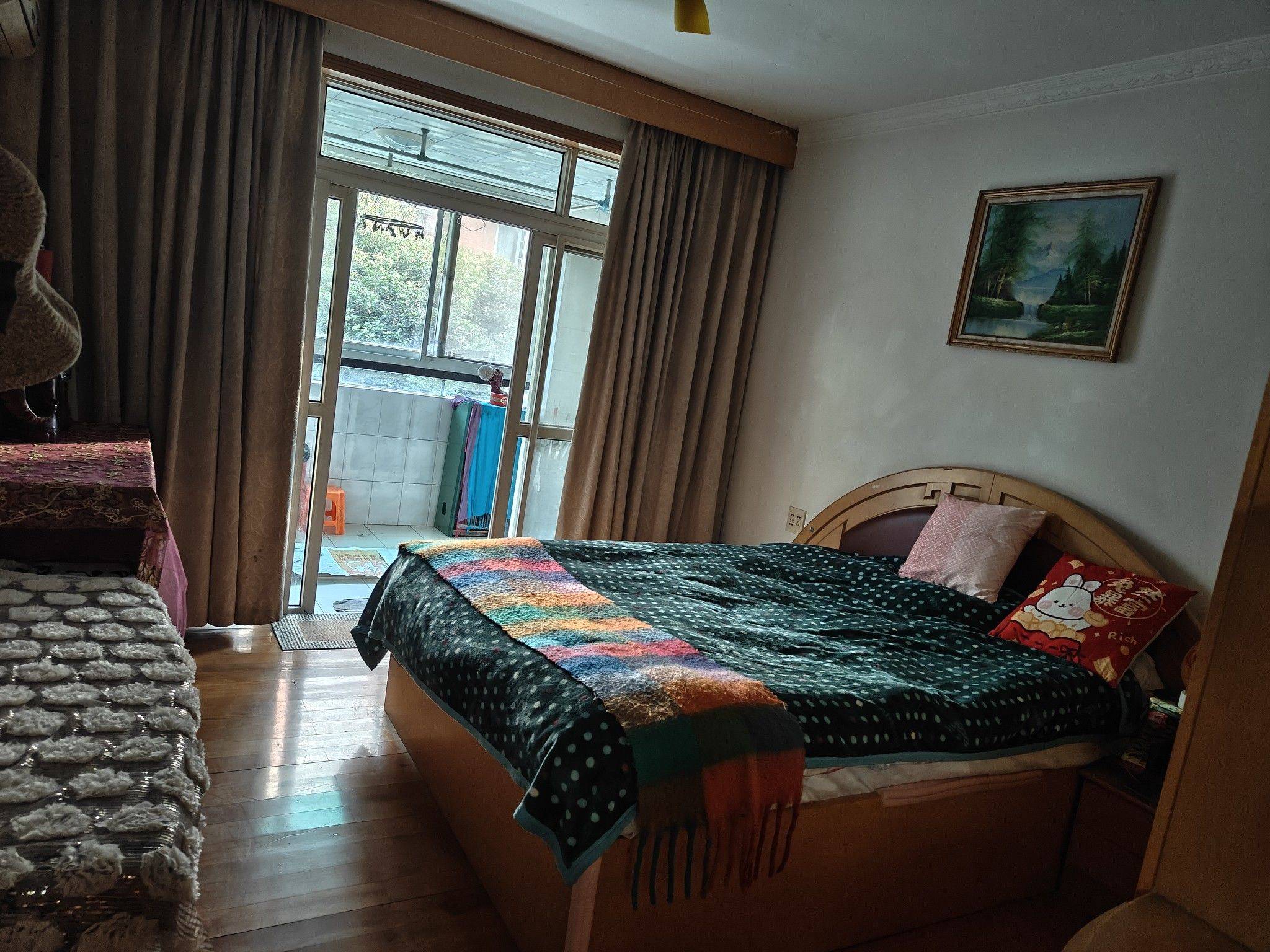 西湖 雅仕苑32幢1单元201室
