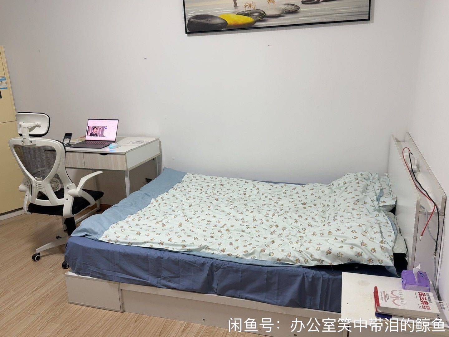 办公室中笑着带泪的整租房源1