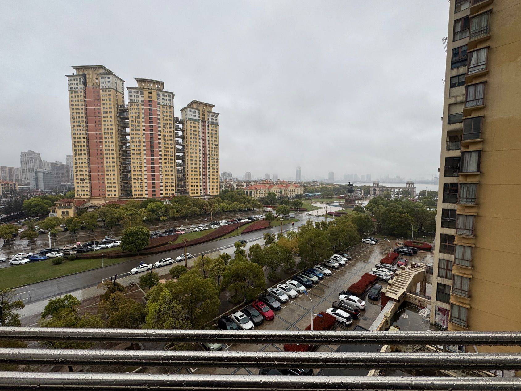 缓缓飘落的枫叶整租房源1