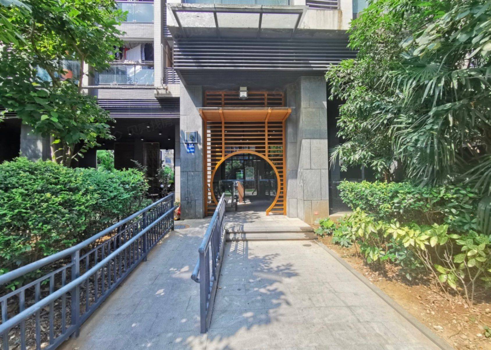 Hongshan 融科·珞瑜路95号院-T1栋