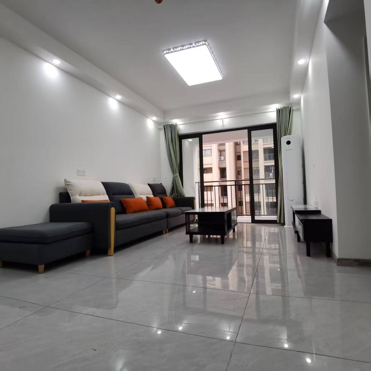 兩江新區 绿地海外滩米拉公馆-2栋