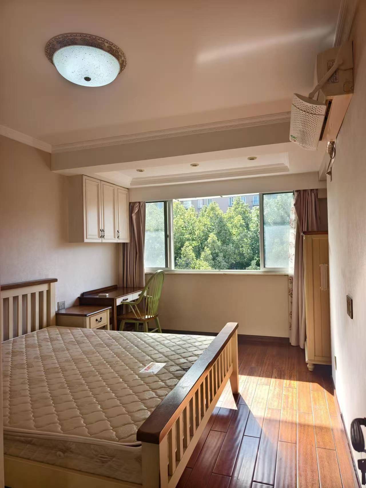 Cozy Home-Clean&Comfy-No Gender Limit-Hustle & Bustle-“Friends”-Chilled-LGBTQ Friendly-Pet Friendly