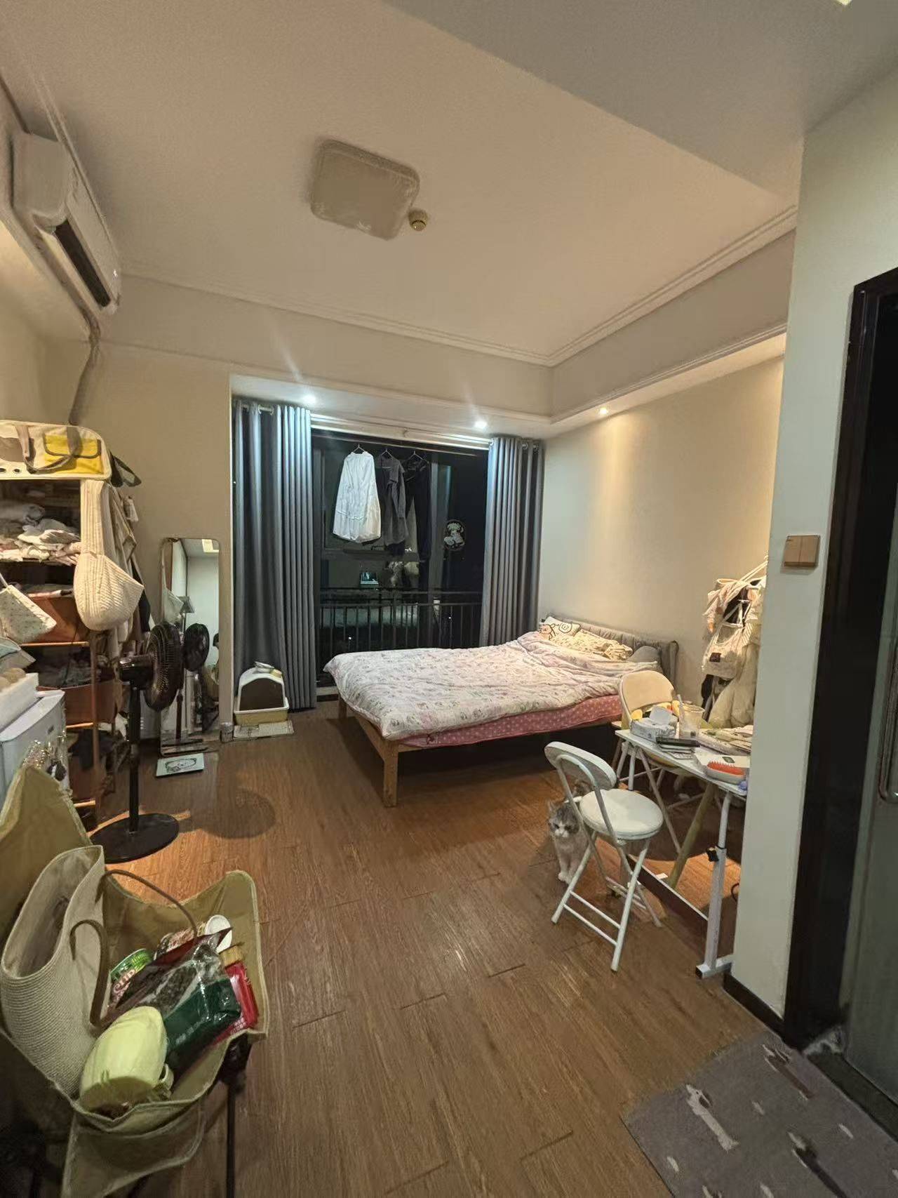 Cozy Home-Clean&Comfy-No Gender Limit-Hustle & Bustle-Pet Friendly