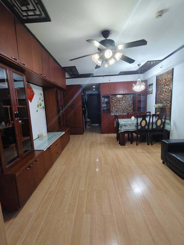 Hustle & Bustle-“Friends”