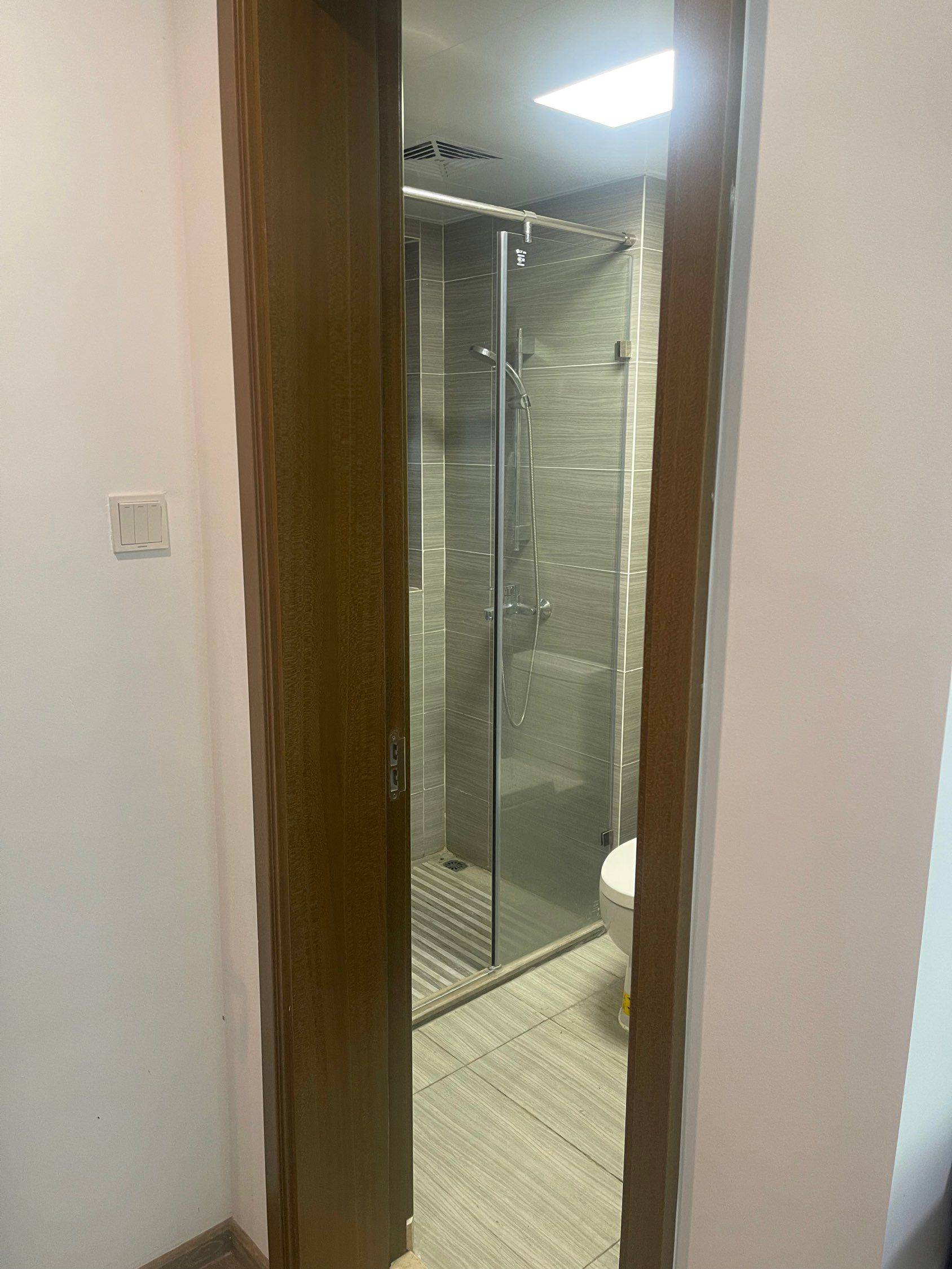 想把头发往后捋整租房源3