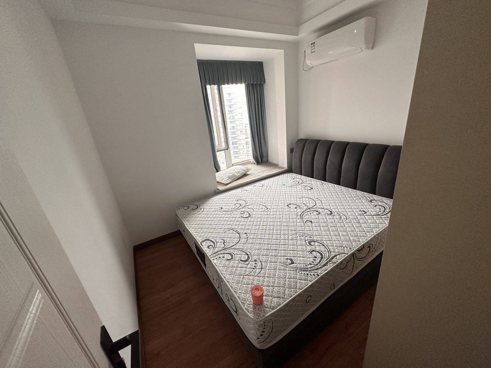 不限性别-宠物友好