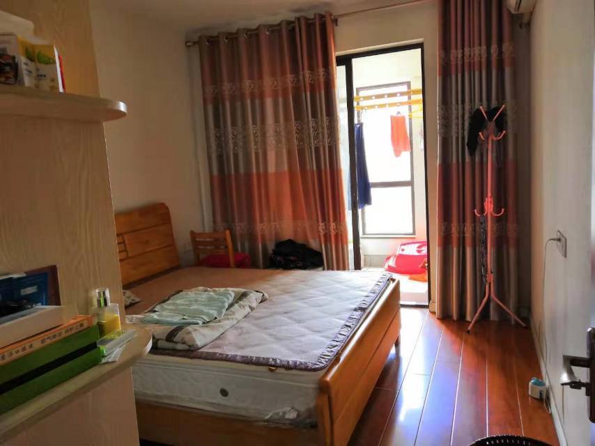 围墙外的人整租房源2