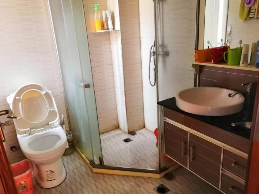 围墙外的人整租房源3