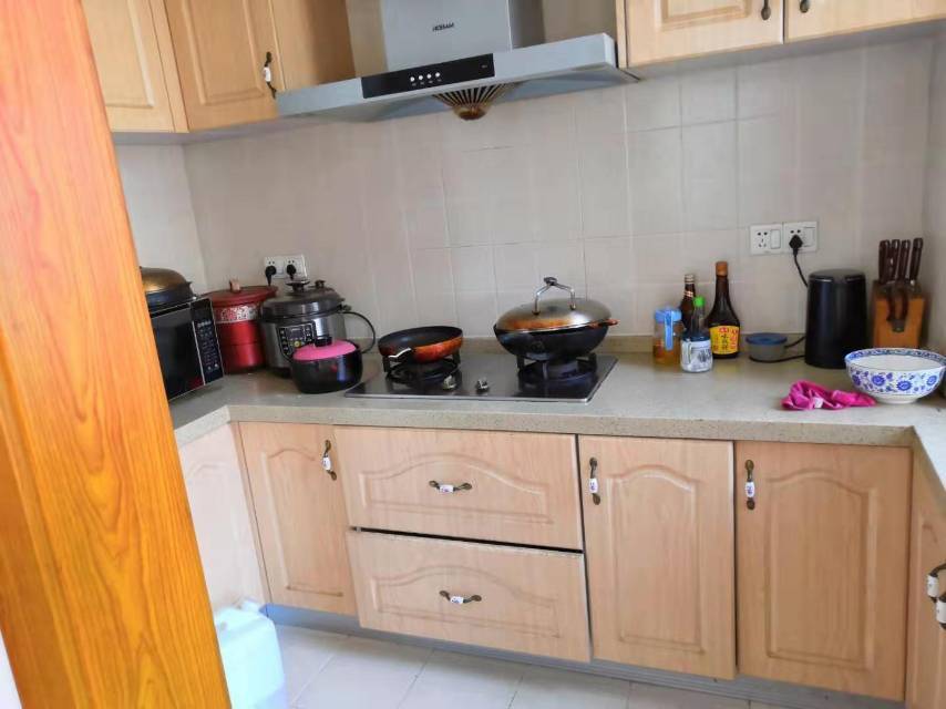 围墙外的人整租房源1