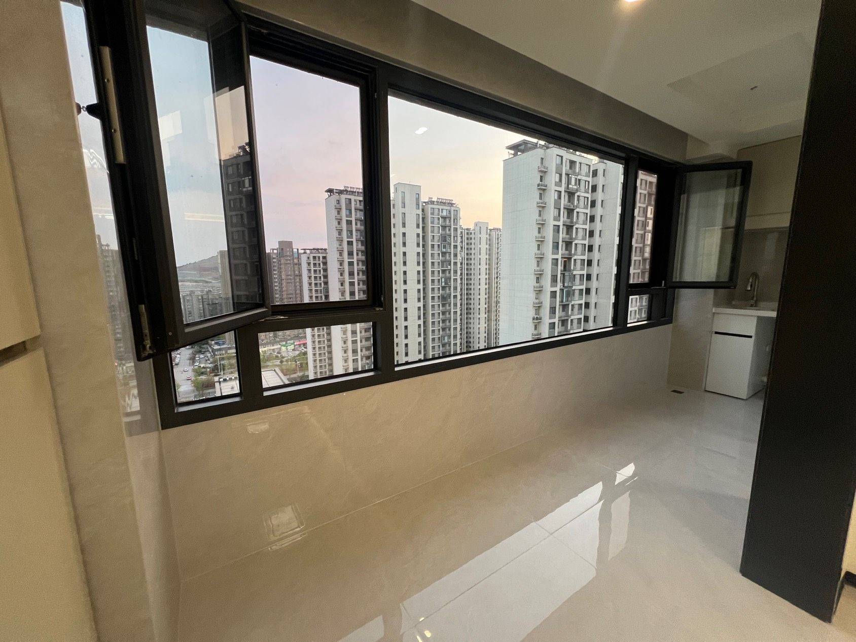 温馨小窝-干净治愈-不限性别-市井烟火气-老友记-慢时光-LGBTQ友好