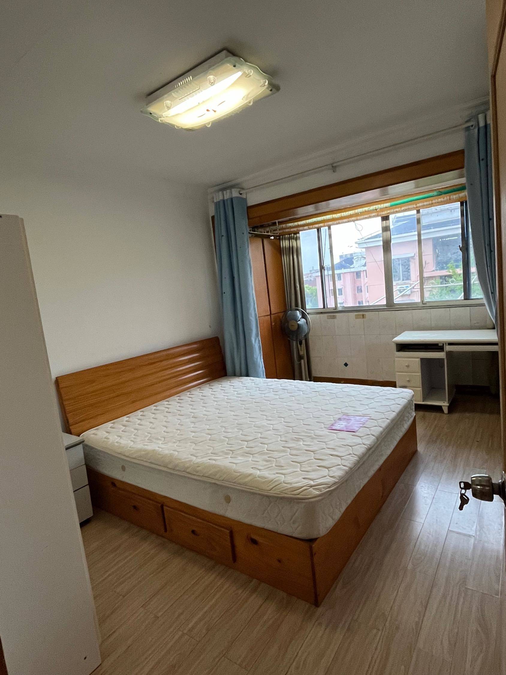 Pudong 由由2村-严民路40弄