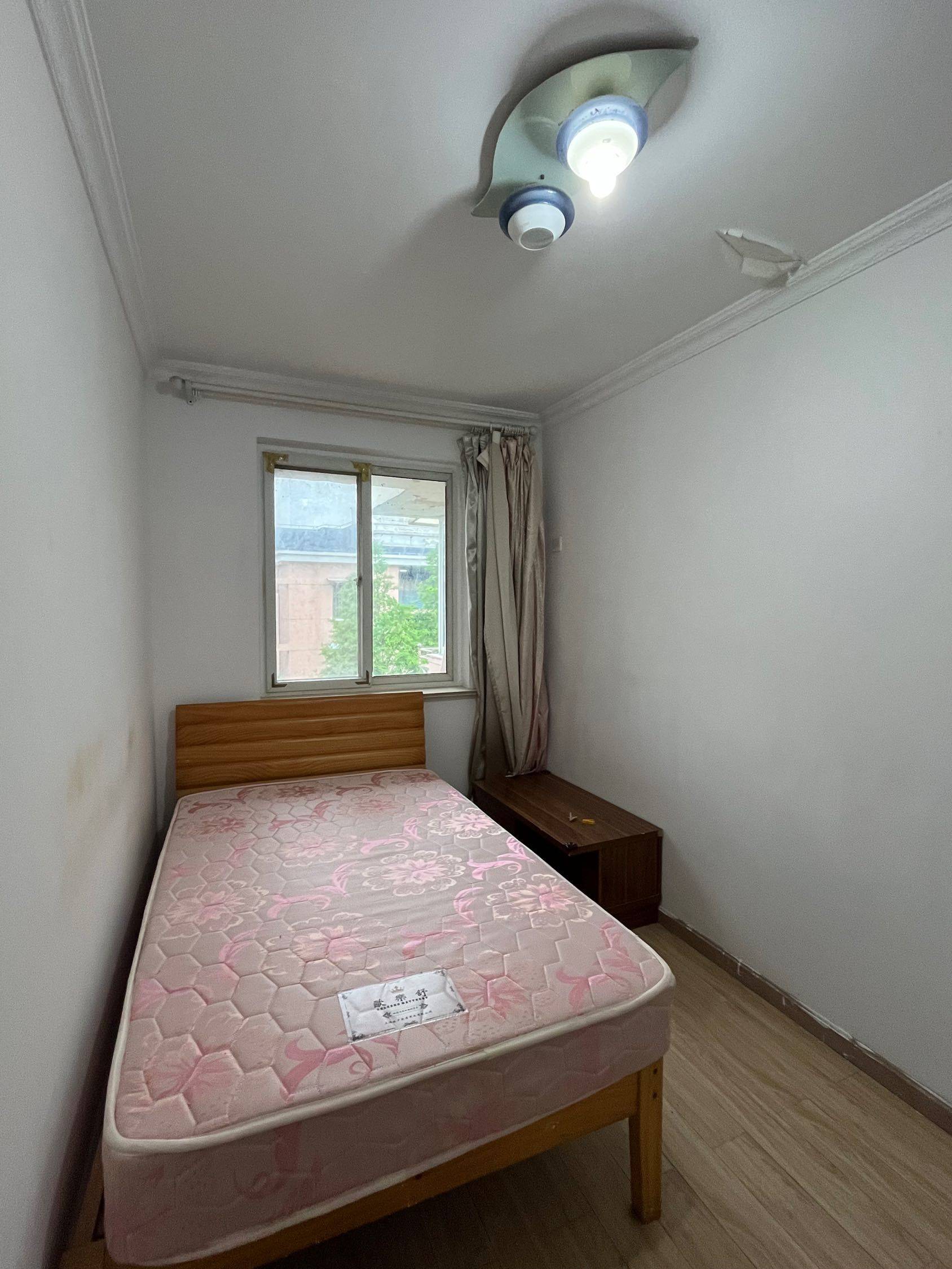 Pudong 由由2村-严民路40弄