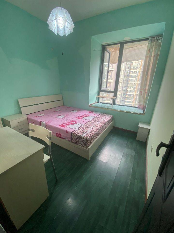 Cozy Home-Clean&Comfy-No Gender Limit-Hustle & Bustle-“Friends”-Chilled-LGBTQ Friendly-Pet Friendly