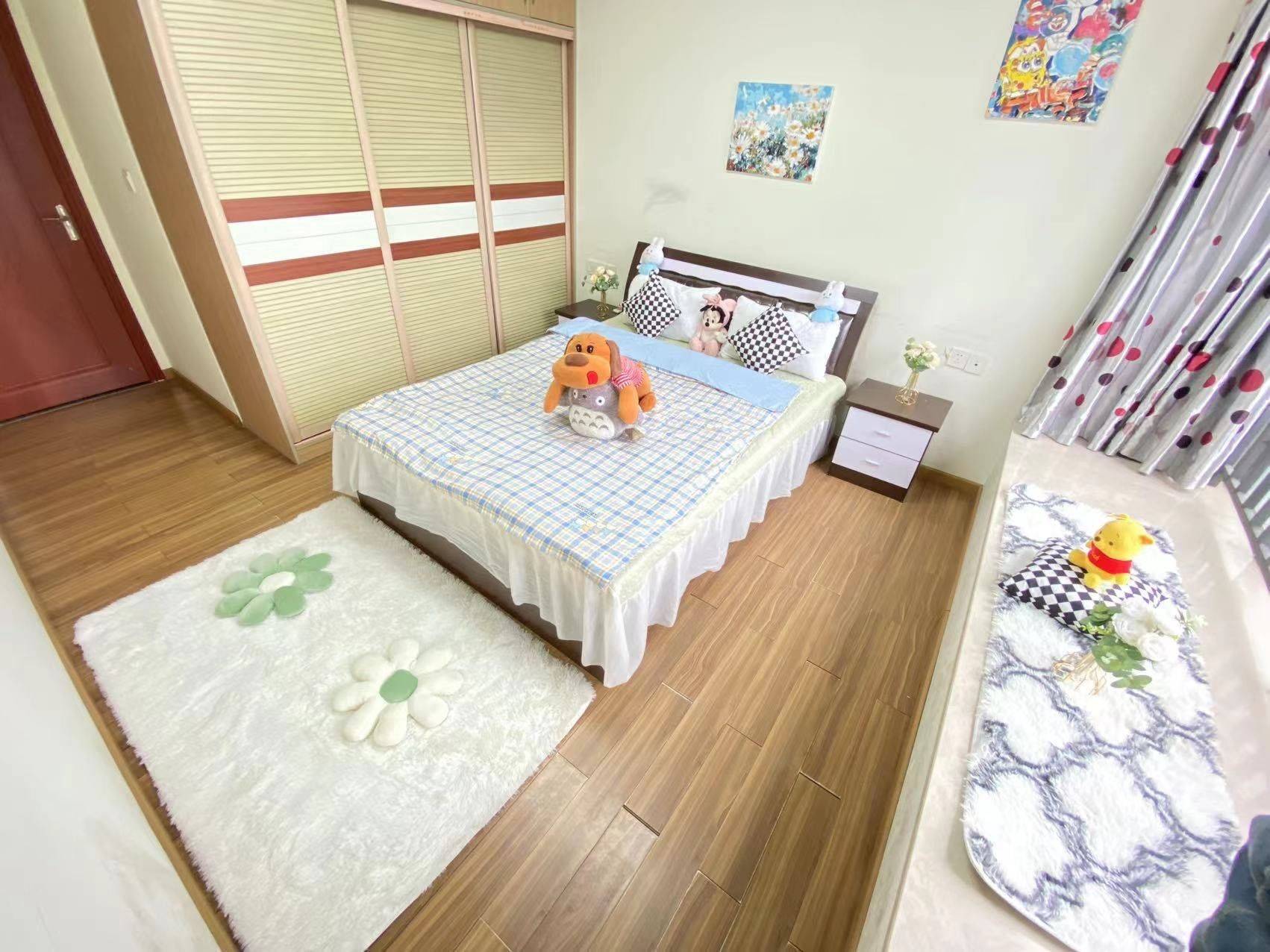 Cozy Home-Clean&Comfy-No Gender Limit-Hustle & Bustle-“Friends”-Chilled-LGBTQ Friendly-Pet Friendly
