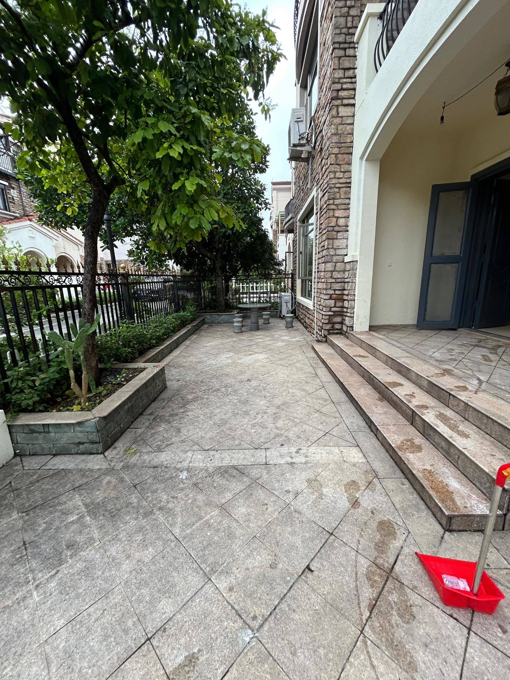 Huadu 广州花都皇冠假日酒店