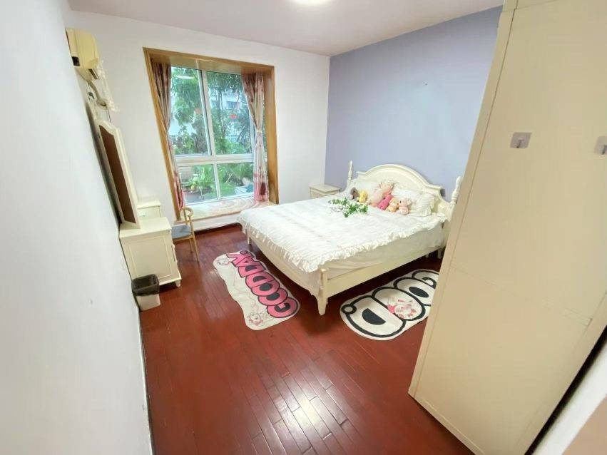 Cozy Home-Clean&Comfy-No Gender Limit-Hustle & Bustle-“Friends”-Chilled-LGBTQ Friendly-Pet Friendly