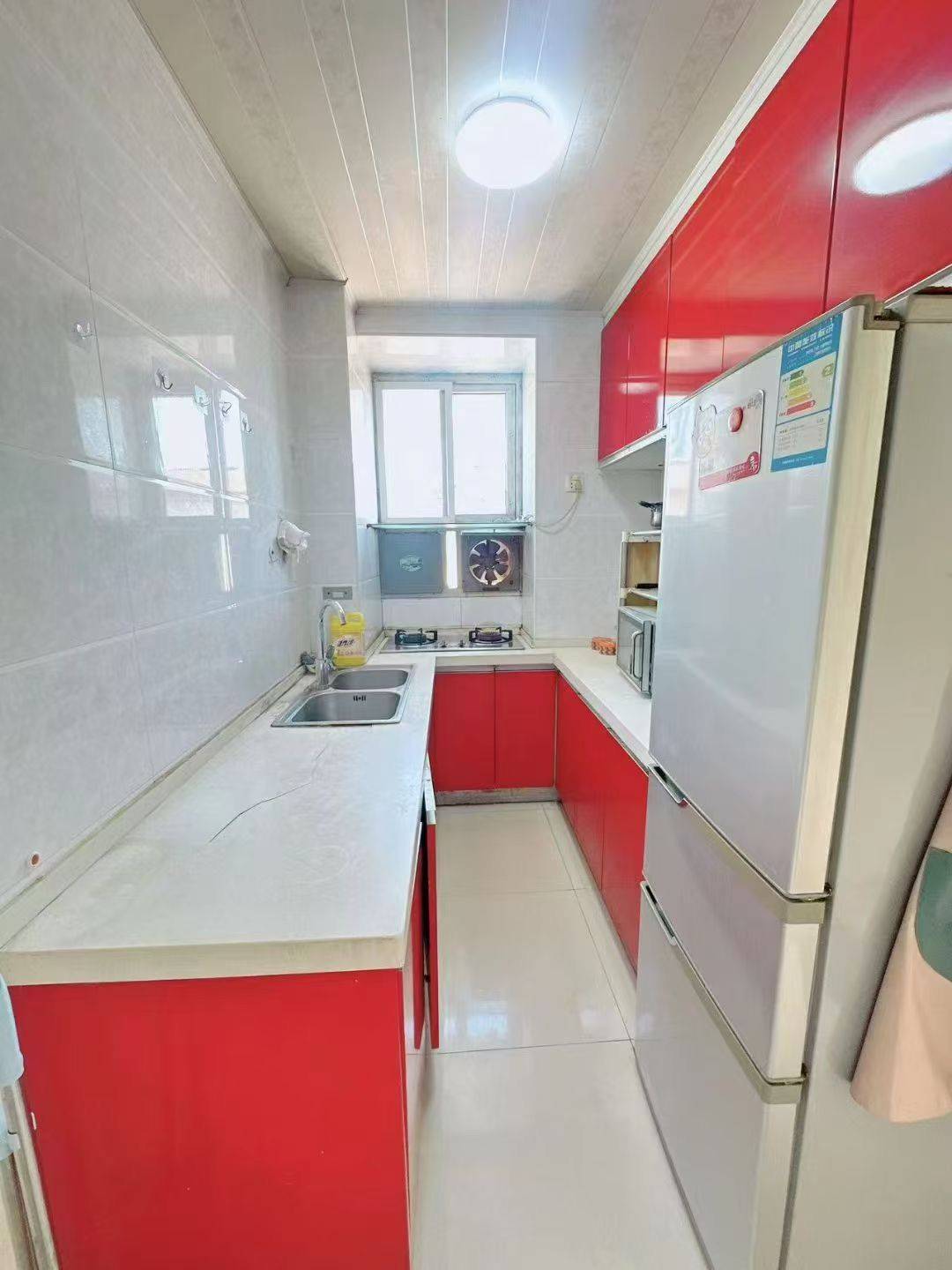 建鄴 湖西村