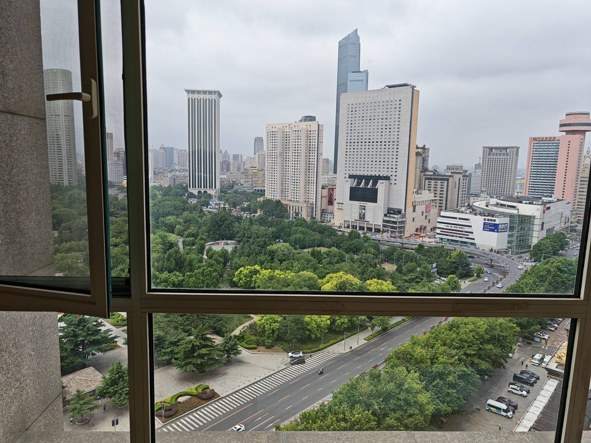 Zhongshan 伊景华园-B座