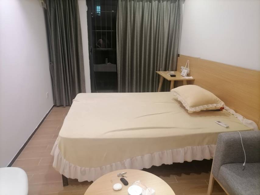 Longhua 窝趣公寓(龙华汽车站清湖北地铁站店)