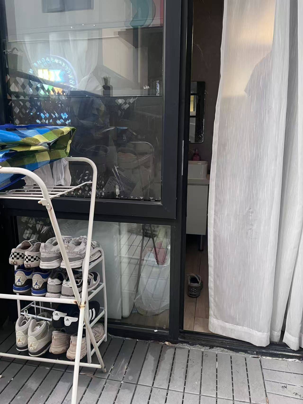 Jing‘An 小河迷仓公寓(上海大宁国际马戏城地铁站店)