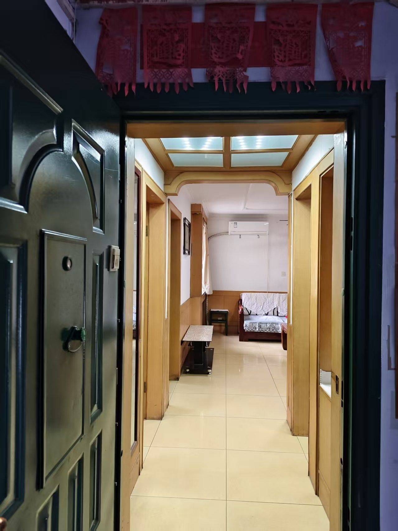 Lixia 玉兰广场