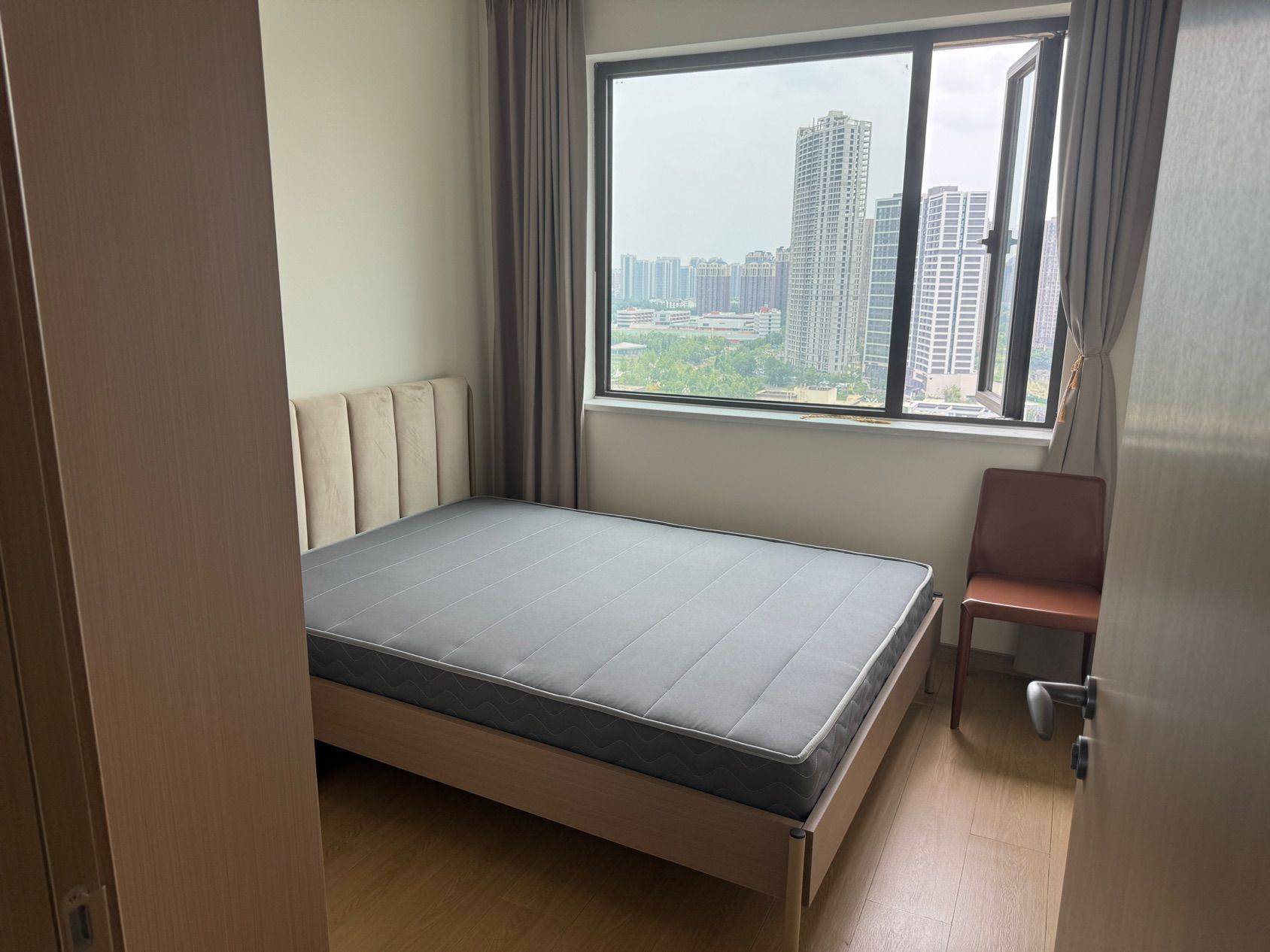 Xindu 轨道城市·寓见友谊秋拾丰华苑店