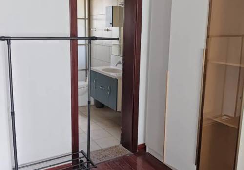 Weiyang 张家堡街道红色社区