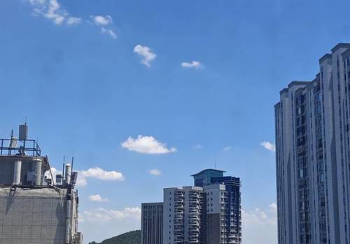 Wuchang 珞珈山大厦